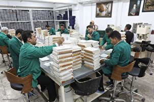 Fotos: Imam-Rida-Schrein spendet Koranexemplare an Libanesen