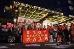 Antizionistische jüdische Aktivisten demonstrieren vor dem Trump Hotel