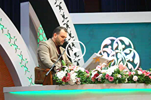 Recitación durante la 45.ª edición de las competiciones coránicas nacionales de Irán