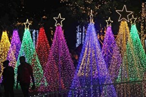 Luces navideñas brillando alrededor del mundo
