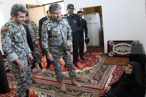 گزارش تصویری دیدار فرمانده گروه پدافند هوایی بابلسر با خانواده امیرسرتیپ شهید تقویان