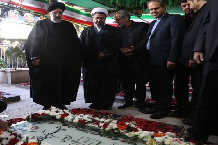 آیتالله رئیسی به سیدالشهدای مقاومت ادای احترام کرد