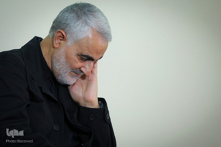 عکس&zwnj;های یادگاری با سردار سلیمانی کتاب می&zwnj;شود