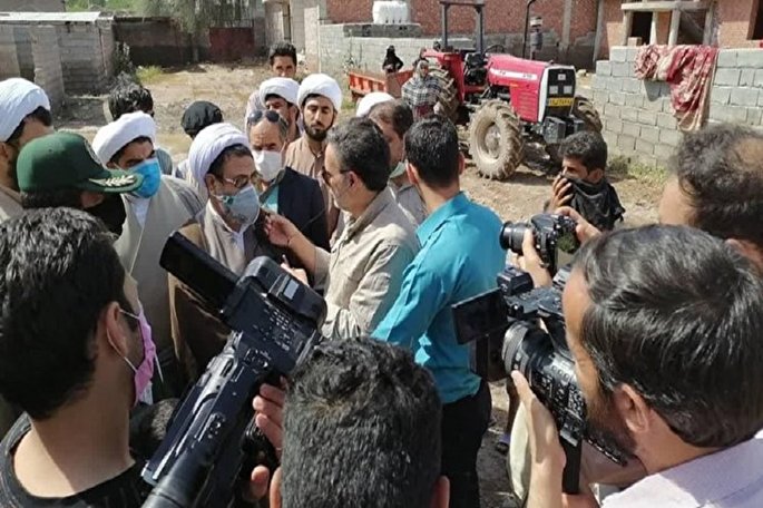 بازدید امام جمعه کرمان از مناطق سیلزده جنوب کرمان بازدید امام جمعه کرمان از مناطق سیلزده جنوب کرمان