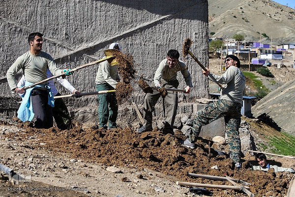 پرهیز برخی مسئولان از میدان دادن به جهادگران / مشکلات مناطق محروم راه‌حل‌ بومی دارد + فیلم