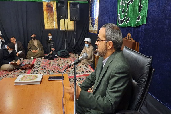 عکس | نماینده مردم تهران در جمع طلاب حوزه علمیه امام حسین(ع)