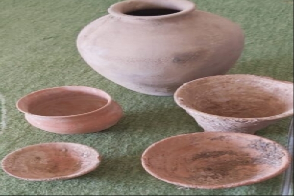 اهدای شی تاریخی به میراث فرهنگی کرمان اهدای شی تاریخی به میراث فرهنگی کرمان