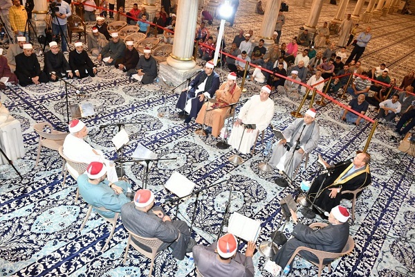 دومین محفل قاریان ارشد در مسجد امام حسین(ع) قاهره + عکس