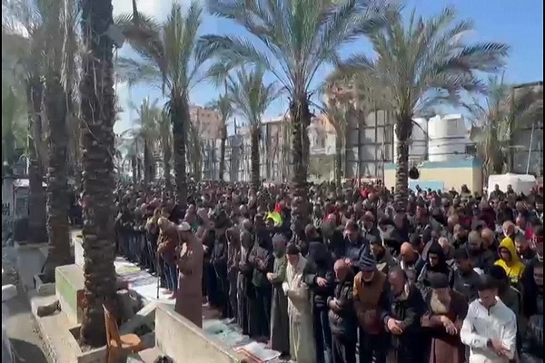 برگزاری نخستین نماز جمعه در خیابان‌های اردوگاه جبالیا + فیلم