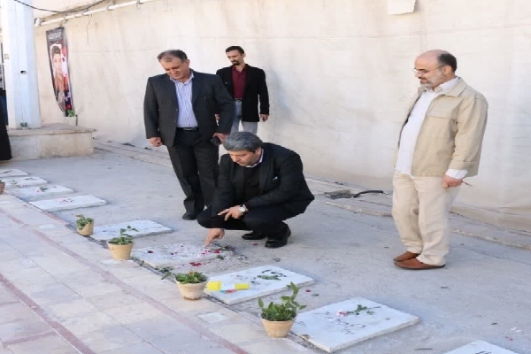 ادای احترام رئیس سازمان سینمایی و سمعی بصری به شهدای تروریستی کرمان