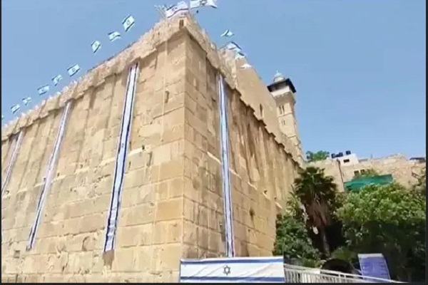 محکومیت برافراشتن پرچم‌های رژیم صهیونیستی بر فراز حرم ابراهیمی