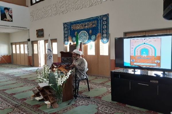 کرسی تلاوت و تدبر در قرآن در کرمان