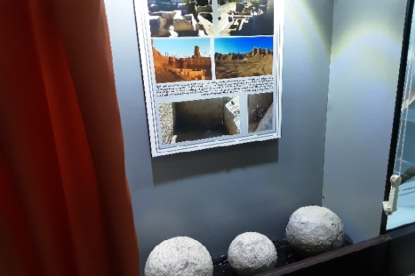 ۶ گلوله توپ مربوط به دوران صفوی در موزه ذوالفقار کرمان