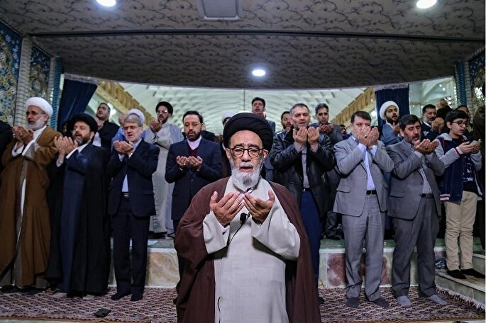 اقامه نماز عید سعید فطر در تبریز + عکس