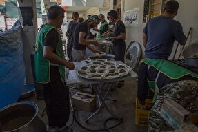 عکس | خدمت‌رسانی موکب الحسنین(ع) بروجرد به زائران اربعین