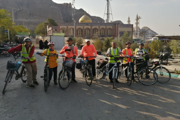 رکاب‌زنی دوچرخه‌سواران از گلزار شهدای کرمان تا مشهد
