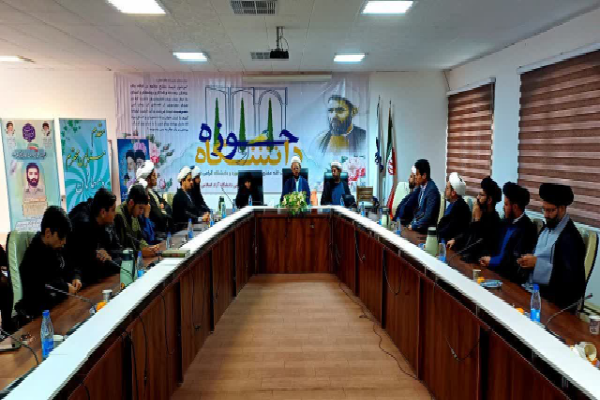 نشست هماهنگی گرامیداشت سالروز وحدت حوزه و دانشگاه در زرند