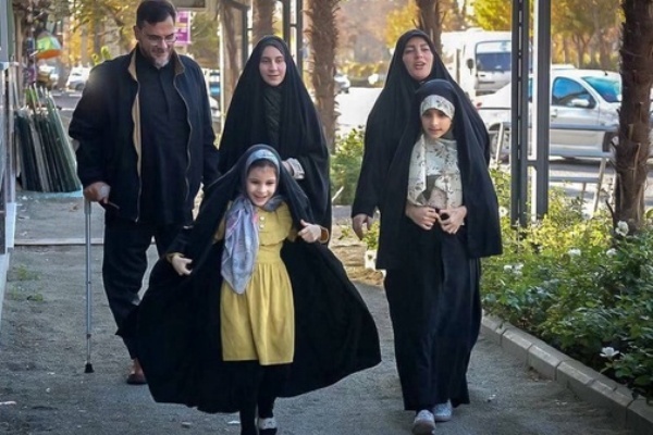 نقش پدران در تربیت دختران عفیف و کنشگر