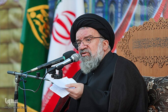 هدف دشمن چیزی جز نابودی نظام نیست