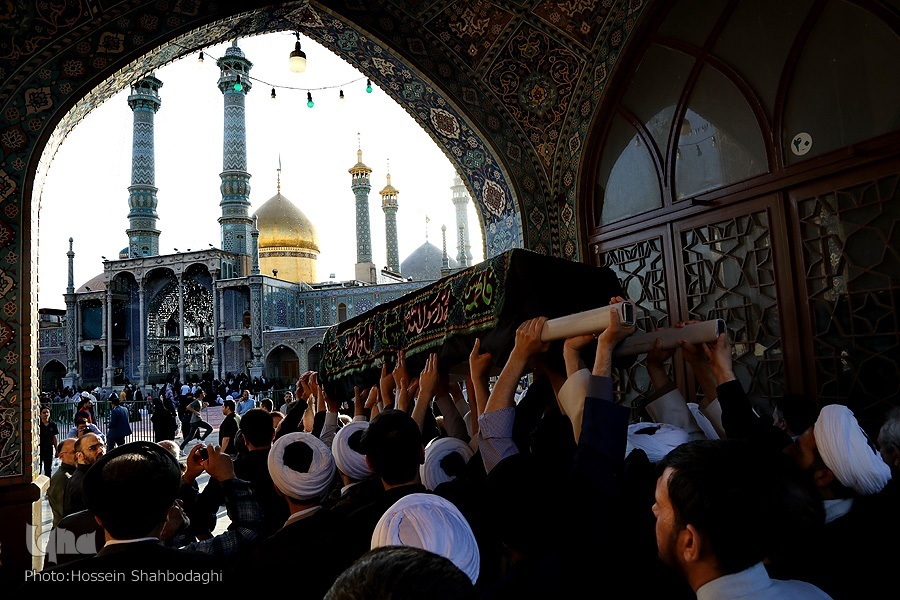 مراسم تشییع استاد فلسفه و حکمت ایران در قم برگزار شد مراسم تشییع استاد فلسفه و حکمت ایران در قم برگزار شد