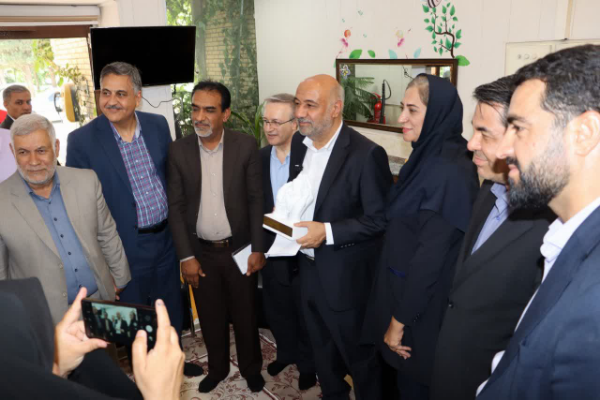 وزیر تعاون، کار و رفاه اجتماعی از شیرخوارگاه مادر کرمان بازدید کرد