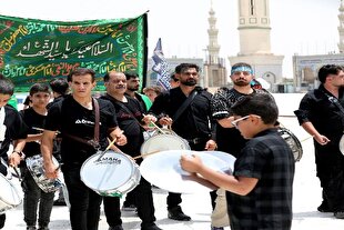 عکس | حضور دسته‌های عزاداری روز تاسوعا در مسجد جمکران