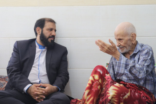 دیدار فرماندار زرند با خانواده‌ شهدا