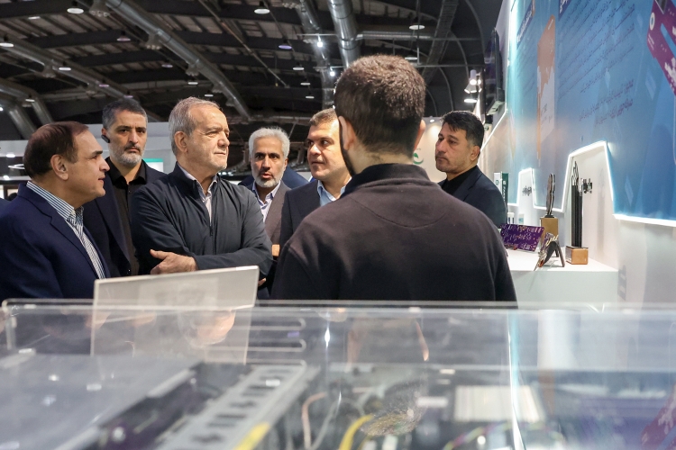 تأکید پزشکیان بر ارتقای کیفیت و صادرات محصولات فناورانه