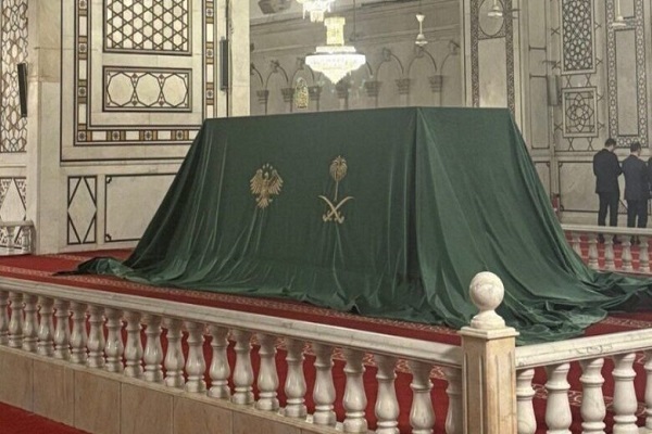 پرده کعبه به مسجد اموی دمشق اهدا شد + فیلم