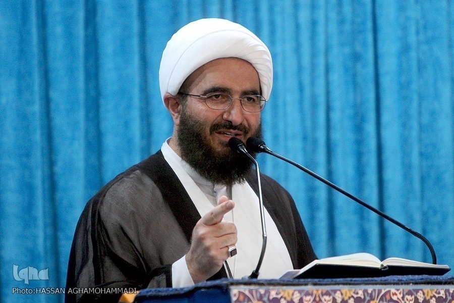 دشمن در کوتاه‌مدت به دنبال تولید آشوب ذهنی در جامعه است