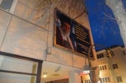 La lettera dell`Imam Khamenei sui muri della Germania