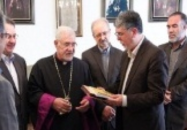 Seyyed Abbas Salehi  visita l'arcivescovo armeno di Tehran
