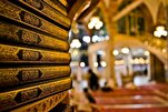 Христианин жертвует экземпляры Корана мусульманскому соседу