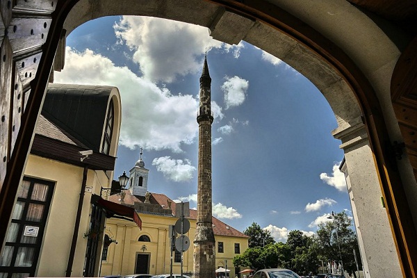 Macaristan'da Müslümanların varlığını hatırlatan bir minare