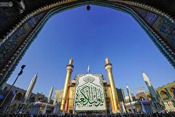 İmam Ali (a.s) Türbesi’nde “Kabe’de Doğan” temalı bayrak çekildi